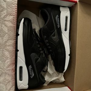 Women’s Nike Air Max 90